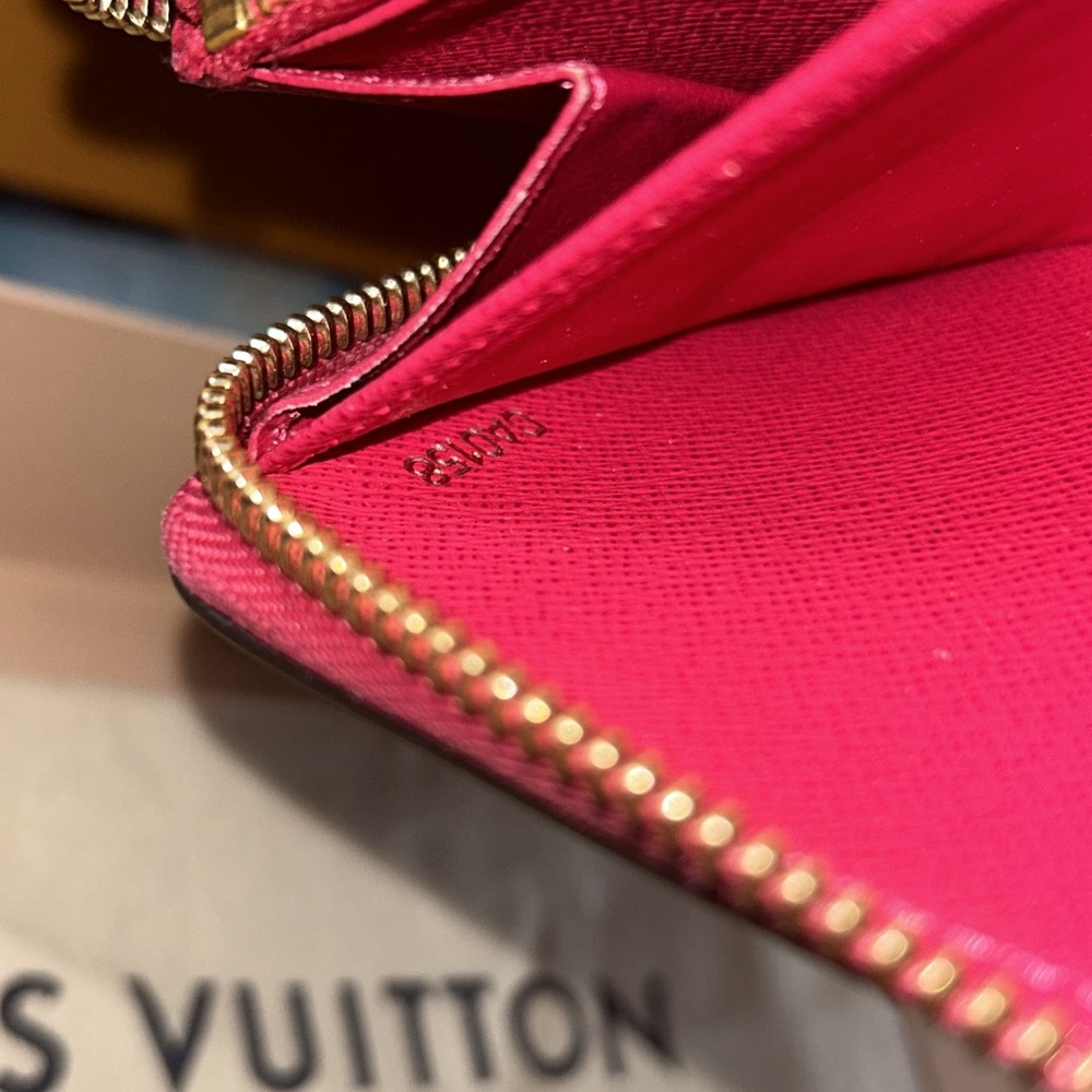 Limited Edition Louis Vuitton Epi Bunny - Picture 4 of 13